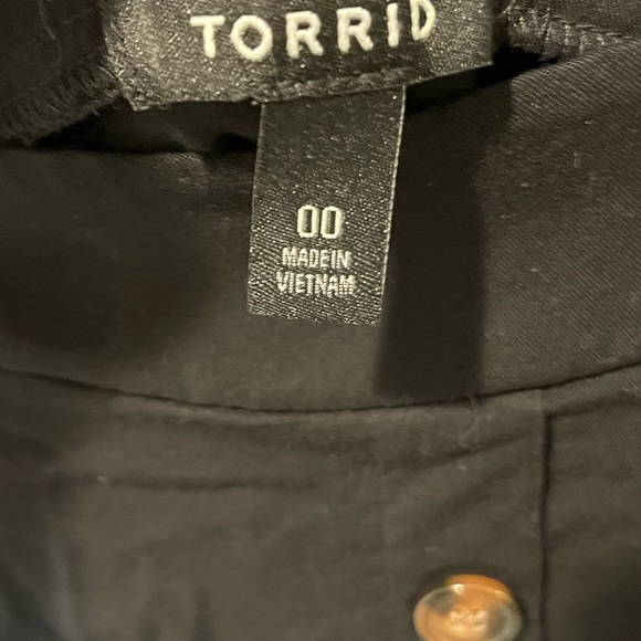 Torrid Button front tired Mini Skirt - Challis Black 00 - Picture 9 of 10